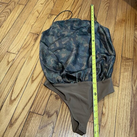 Cami NYC NWT Axel Green Camo Silk Bodysuit Size Small - Picture 9 of 10